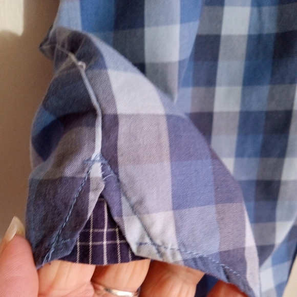 Van Heusen classic fit short sleeve button down with checkerboard pattern - Picture 3 of 8